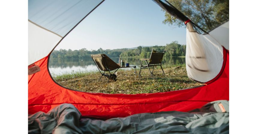 5 Schlafsäcke und zwei 4 Personenzelte für einen Campingausflug im Oktober gesucht!
