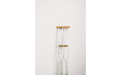 Kleidung, Krücken u. Rollstühle gesucht