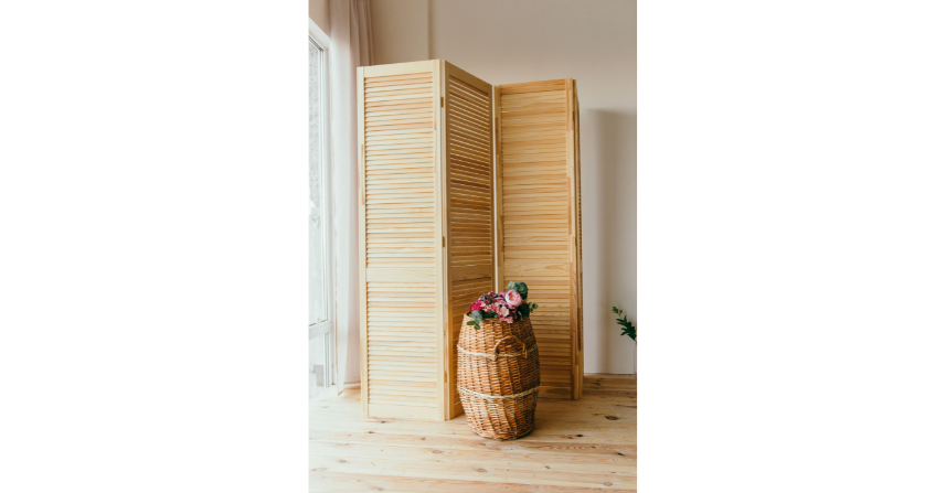 Brauner 3 Panel Raumteiler Aus Holz, (c) Dmitry Zvolskiy, pexels